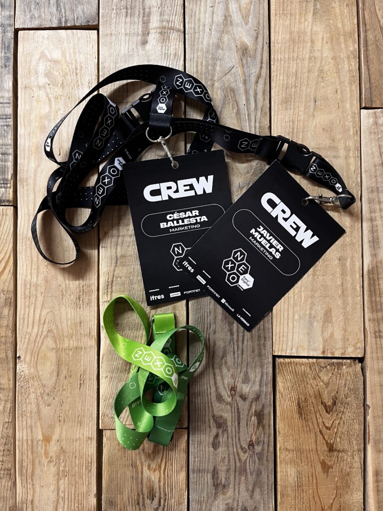 Lanyards y acreditaciones del evento NEXO