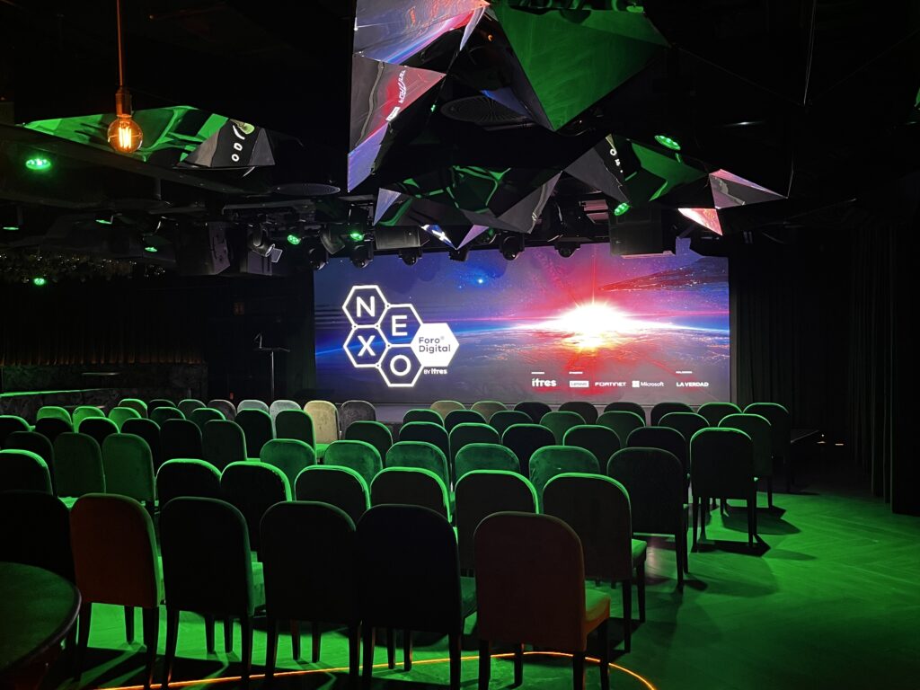 Salón Black Box donde se desarrolló NEXO 2026